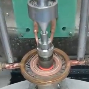 當采用高頻感應加熱設備對鉆桿接頭進行熱處理時，需要注意哪些方面？